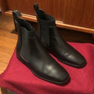 Everlane square toe Chelsea boot (size 7)